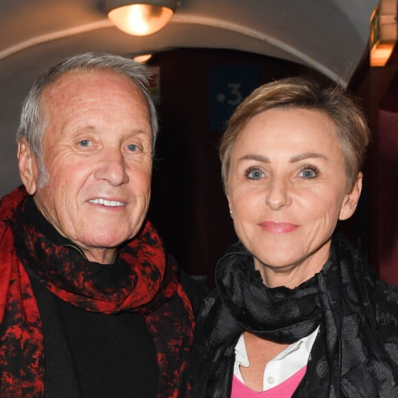 Exclusif - Yves Rénier et sa femme Karin lors de la représentation exceptionnelle du spectacle de Vincent Moscato "Complètement Jojo" au théâtre du Gymnase. Paris, le 10 avril 2019. © Guirec Coadic/Bestimage  No Web - Belgique et Suisse 