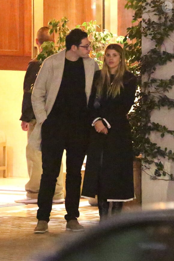 Ils sont ensemble depuis deux ans.
Exclusif - Sofia Richie et son fiancé Elliott Grainge quittent l'hôtel "Sunset Tower" après y avoir dîné avec des amis à Los Angeles, le 22 décembre 2022. 