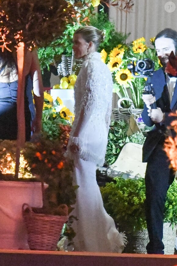 Exclusif - Sofia Richie et Elliot Grainge après une cérémonie pré-mariage à l'Eden Roc vont dîner avec tous leurs amis au Palm Beach à Cannes le 22 avril 2023.