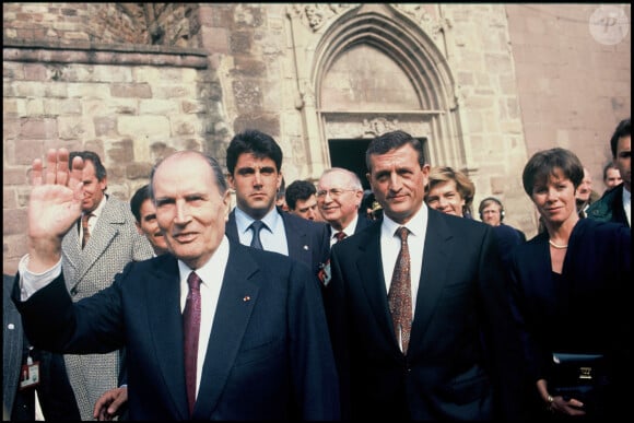 Ancien ministre de la Défense, François Léotard a marqué le monde politique français. Il a notamment été député du Var et maire de Fréjus pendant près de vingt ans.
Françoit Mitterrand et François Léotard