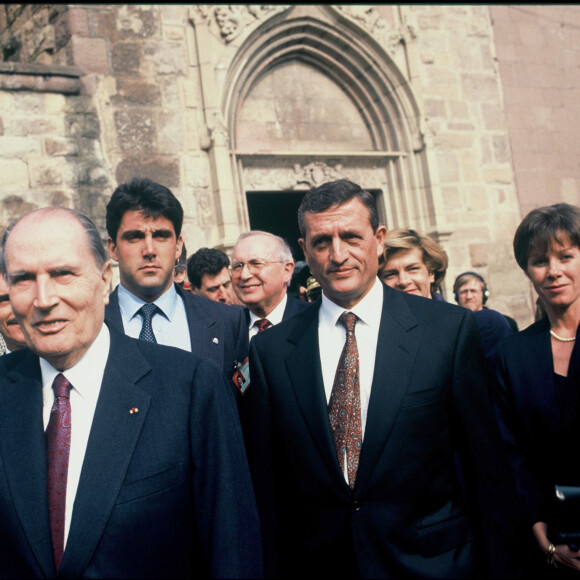 Ancien ministre de la Défense, François Léotard a marqué le monde politique français. Il a notamment été député du Var et maire de Fréjus pendant près de vingt ans.
Françoit Mitterrand et François Léotard