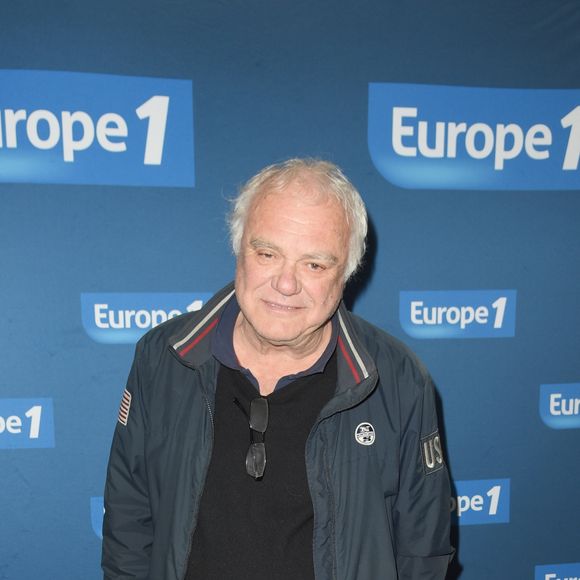 Et il a précisé "n'avoir toujours pas reçu (sa) pension".
Laurent Cabrol - Conférence de rentrée de la radio Europe 1 à Paris le 6 septembre 2018. © Coadic Guirec/Bestimage