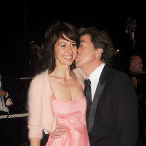 Francois Cluzet et Valérie Bonneton - Montée des marches du film "A Deriva" au 62e Festival du film de Cannes.
