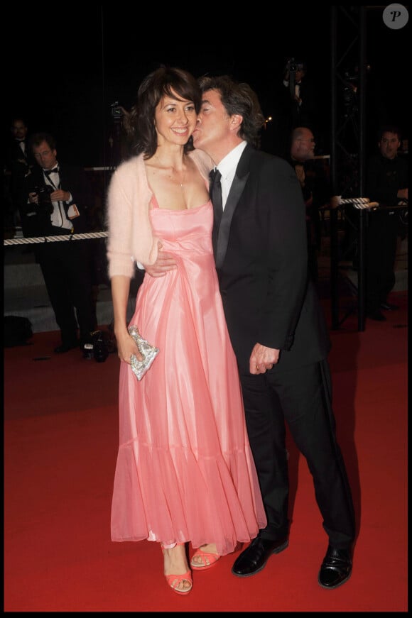 Francois Cluzet et Valérie Bonneton - Montée des marches du film "A Deriva" au 62e Festival du film de Cannes.