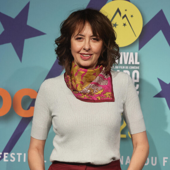 Elle venait de visionner une séquence datant d'il y a sept ans, dans laquelle on la voit, toujours dans "C à Vous", en train de verser des larmes.
Valérie Bonneton pour le film "Juste ciel" - Photocall lors de la 26ème édition du festival international du film de comédie de l'Alpe d'Huez le 18 janvier 2023. © Dominique Jacovides / Bestimage 