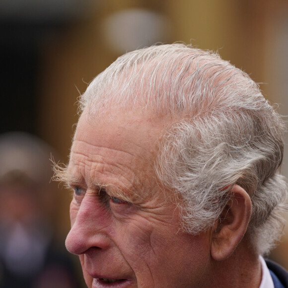 Le roi Charles III d'Angleterre assiste au début de l'Australian Legacy Torch Relay au palais de Buckingham à Londres, le 28 avril 2024. Cela marque le début de l'étape londonienne de la course de relais de l'organisme de bienfaisance qui célèbre son centenaire. 