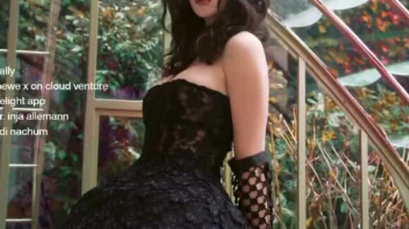 En couverture de celui-ci : Deva, dans une ravissante robe bustier noire. Une tenue signée Dior, à en croire l'actrice italienne qui a mentionné le compte Instagram de la célèbre maison de luxe française.
Monica Bellucci fière de sa fille Deva, Instagram.