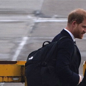 Le prince Harry, duc de Sussex, arrive à l'aéroport de Aberdeen, au lendemain du décès de la reine Elisabeth II d'Angleterre au château de Balmoral. Le 9 septembre 2022