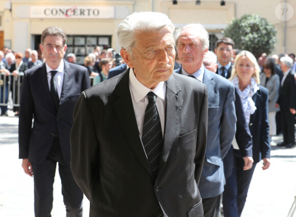 Charles-Ange Ginesy, Alain Madelin et Gérard Longuet - Obsèques de l'ancien ministre François Léotard en la Cathédrale Notre-Dame et Saint-Léonce de Fréjus, France, le 3 mai 2023. François Léotard, né le 26 mars 1942 à Cannes et mort le 25 avril 2023, est un homme politique français. Député du Var et maire de Fréjus pendant près de vingt ans, il est ministre de la Culture et de la Communication de 1986 à 1988 et ministre d'État, ministre de la Défense de 1993 à 1995. © Philippe Arnassan/Nice Matin/Bestimage