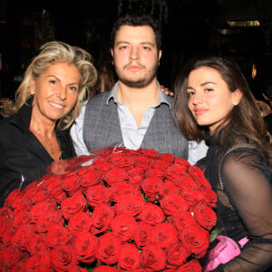 Et elle en est complètement gaga !
Exclusif - Caroline Margeridon et ses enfants Alexandre et Victoire - Caroline Margeridon fête son 56ème anniversaire au restaurant "Manko" à Paris le 29 septembre 2022. © Philippe Baldini/Bestimage