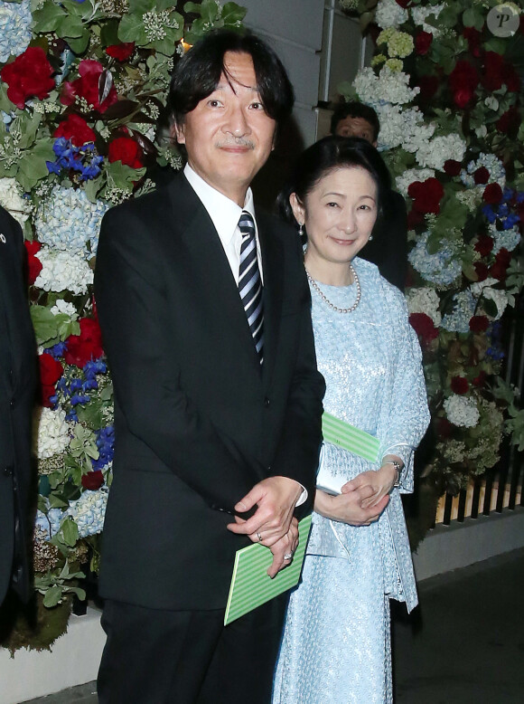 Mais également des familles plus étonnantes, comme celle du Japon ou celle du Bhoutan.
Le prince Fumihito Akishino et la princesse Kiko du Japon - Les invités au couronnement du roi d'Angleterre à la sortie du dîner au restaurant Oswald's dans le quartier de Mayfair à Londres, Royaume Uni, le 5 mai 2023. 