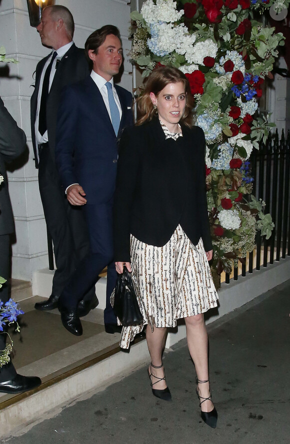 La princesse Beatrice d'York et son mari Edoardo Mapelli Mozzi - Les invités au couronnement du roi d'Angleterre à la sortie du dîner au restaurant Oswald's dans le quartier de Mayfair à Londres, Royaume Uni, le 5 mai 2023. 