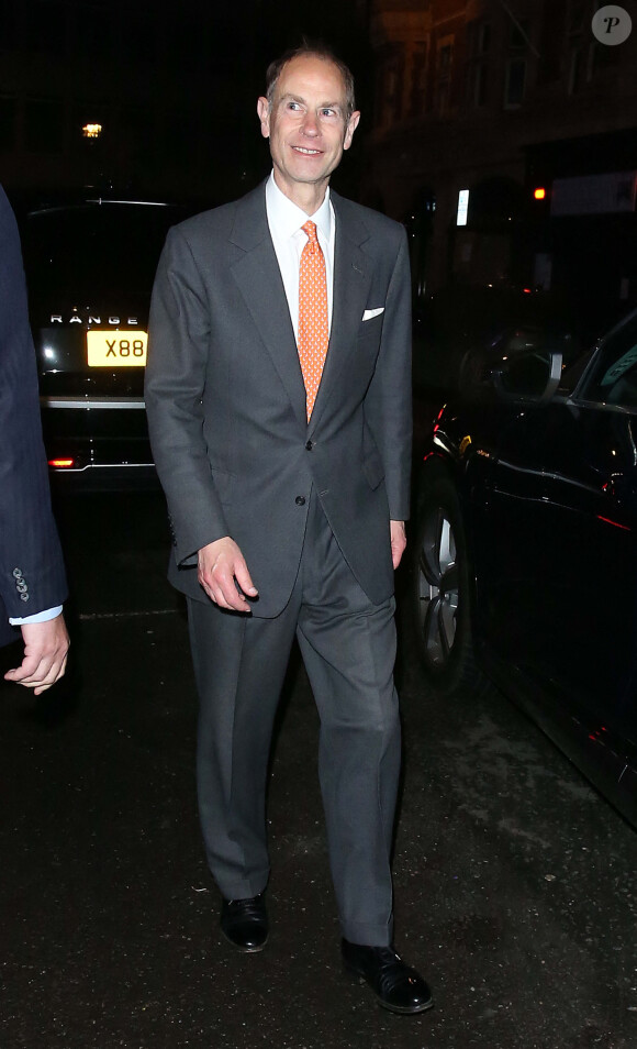 Le prince Edward, quant à lui, était venu avec sa femme et ses deux enfants.
Le prince Edward, duc d'Edimbourg - Les invités au couronnement du roi d'Angleterre à la sortie du dîner au restaurant Oswald's dans le quartier de Mayfair à Londres, Royaume Uni, le 5 mai 2023. 