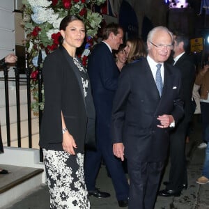 La princesse Victoria de Suède et le roi Carl XVI Gustav de Suède - Les invités au couronnement du roi d'Angleterre à la sortie du dîner au restaurant Oswald's dans le quartier de Mayfair à Londres, Royaume Uni, le 5 mai 2023. 