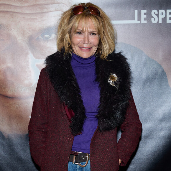 Elle est maman de trois garçons
Exclusif - Clémentine Célarié - Photocall - Spectacle symphonique Claude Lelouch "D'un film à l'autre" au Palais des Congrès de Paris le 14 novembre 2022. Pour Fêter ses 85 ans et 60 de carrière, Claude Lelouch a créé un ciné-concert, "Claude Lelouch - D'un film à l'autre", dans lequel la musique de ses films est jouée par l'orchestre philharmonique de Prague, au Palais des Congrès à Paris. Sur le gâteau, son chiffre fétiche : 13 car 85 ans (8+5 = 13). Claude Lelouch associe le 13 à toute sa vie professionnelle : sa société "Les films 13" et son cinéma, le "Club 13. © Moreau / Rindoff / Bestimage 