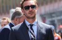 Pierre Casiraghi avec Beatrice : Rare sortie en famille à Monaco, leurs fils Stefano et Francesco craquants blondinets