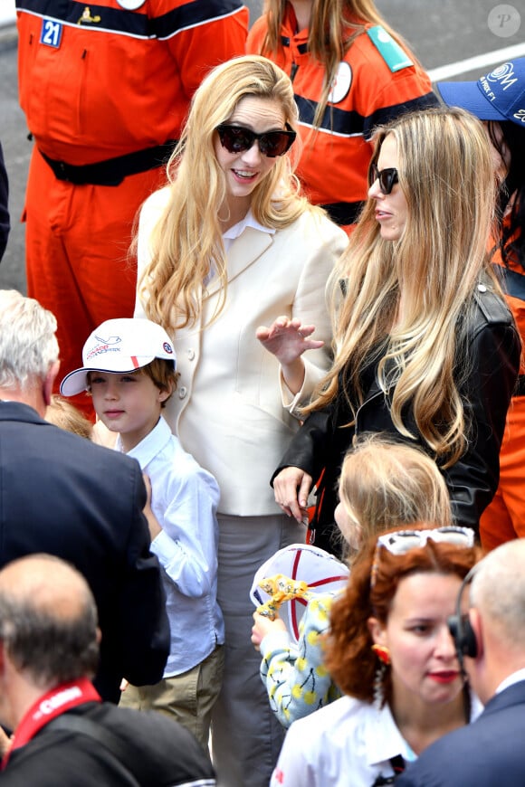 Beatrice Borromeo, son fils Stefano Casiraghi et Vivian Sibold, la femme de Nico Rosberg, durant le 6eme Monaco E-Prix à Monaco, le 6 mai 2023.  © Bruno Bebert/Bestimage 