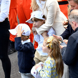 Beatrice Borromeo et ses enfants Stefano et Francisco Casiraghi durant le 6eme Monaco E-Prix à Monaco, le 6 mai 2023. © Bruno Bebert/Bestimage 