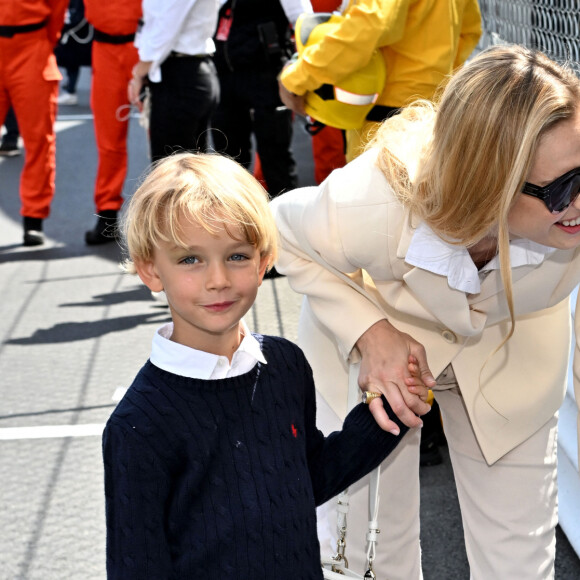 Beatrice Borromeo et ses enfants Stefano et Francesco Casiraghi durant le 6eme Monaco E-Prix à Monaco, le 6 mai 2023. © Bruno Bebert/Bestimage 