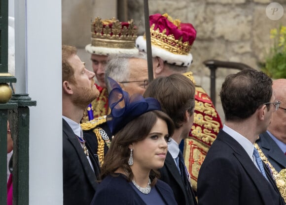 Le roi Charles III avait invité ses trois nièces Zara Tindall, Eugenie et Beatrice d'York à son couronnement.
Le prince Harry, duc de Sussex, La princesse Eugenie d'York, La princesse Beatrice d'York et son mari Edoardo Mapelli Mozzi, - Sortie de la cérémonie de couronnement du roi d'Angleterre à l'abbaye de Westminster de Londres.