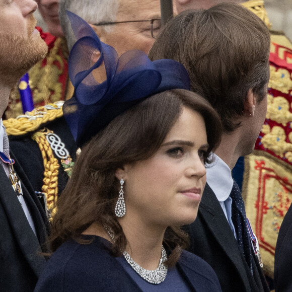 Le roi Charles III avait invité ses trois nièces Zara Tindall, Eugenie et Beatrice d'York à son couronnement.
Le prince Harry, duc de Sussex, La princesse Eugenie d'York, La princesse Beatrice d'York et son mari Edoardo Mapelli Mozzi, - Sortie de la cérémonie de couronnement du roi d'Angleterre à l'abbaye de Westminster de Londres.