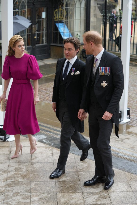 La princesse Beatrice d'York et son mari Edoardo Mapelli Mozzi, et Le prince Harry, duc de Sussex - Les invités arrivent à la cérémonie de couronnement du roi d'Angleterre à l'abbaye de Westminster de Londres, Royaume Uni, le 6 mai 2023. 