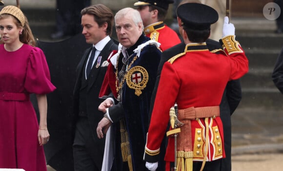 Phil Harris - Mirrorpix - Les invités à la cérémonie de couronnement du roi d'Angleterre à l'abbaye de Westminster de Londres La princesse Beatrice d'York et son mari Edoardo Mapelli Mozzi, Le prince Andrew, duc d'York lors de la cérémonie de couronnement du roi d'Angleterre à Londres, Royaume Uni, le 6 mai 2023. 