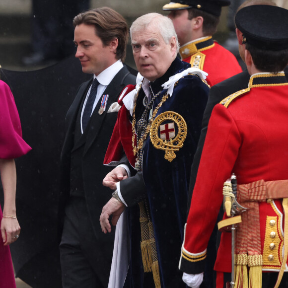 Phil Harris - Mirrorpix - Les invités à la cérémonie de couronnement du roi d'Angleterre à l'abbaye de Westminster de Londres La princesse Beatrice d'York et son mari Edoardo Mapelli Mozzi, Le prince Andrew, duc d'York lors de la cérémonie de couronnement du roi d'Angleterre à Londres, Royaume Uni, le 6 mai 2023. 