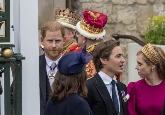 Le prince Harry, duc de Sussex, La princesse Beatrice d'York et son mari Edoardo Mapelli Mozzi, - Sortie de la cérémonie de couronnement du roi d'Angleterre à l'abbaye de Westminster de Londres, Royaume Uni, le 6 mai 2023. 