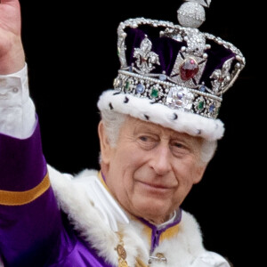 Il a levé son verre à ses petits-enfants "qui n'étaient pas là".
Le roi Charles III d'Angleterre - La famille royale britannique salue la foule sur le balcon du palais de Buckingham lors de la cérémonie de couronnement du roi d'Angleterre à Londres le 5 mai 2023.