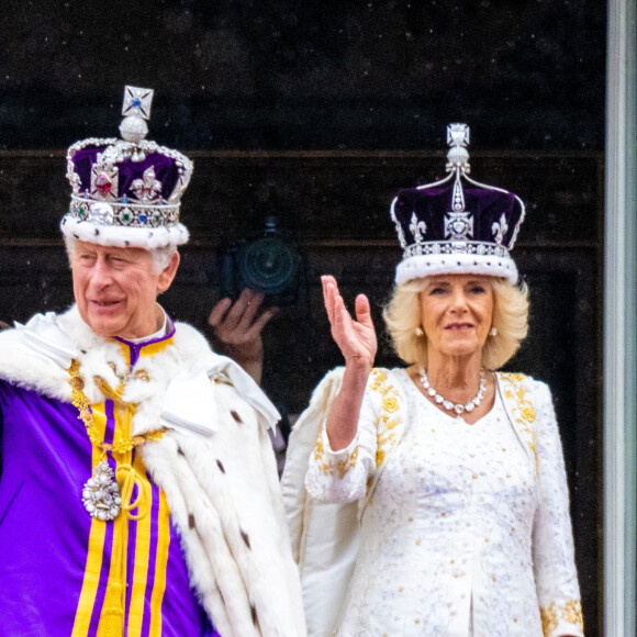 Lors d'une réception privé, Charles a fait part de sa déception.
Le roi Charles III d'Angleterre et Camilla Parker Bowles, reine consort d'Angleterre - La famille royale britannique salue la foule sur le balcon du palais de Buckingham lors de la cérémonie de couronnement du roi d'Angleterre à Londres le 5 mai 2023.