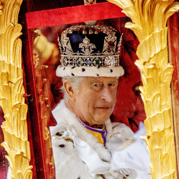 Les festivités se poursuivent pour le roi Charles III.
Le roi Charles III d'Angleterre et Camilla Parker Bowles, reine consort d'Angleterre, - Sortie de la cérémonie de couronnement du roi d'Angleterre à l'abbaye de Westminster de Londres, Royaume Uni.