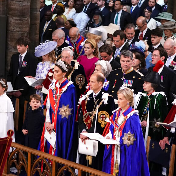 Le prince William, prince de Galles, et Catherine (Kate) Middleton, princesse de Galles, La princesse Charlotte de Galles, Le prince Louis de Galles, Le prince Edward, duc d'Edimbourg et Sophie, duchesse d'Edimbourg, James Mountbatten-Windsor, Comte de Wessex, Lady Louise Windsor, Le duc et la duchesse de Gloucester, Vice Admiral Sir Tim Laurence et La princesse Anne, Le prince Andrew, duc d'York, La princesse Beatrice d'York et son mari Edoardo Mapelli Mozzi, La princesse Eugenie d'York et son mari Jack Brooksbank et Le prince Harry, duc de Sussex - Les invités à la cérémonie de couronnement du roi d'Angleterre à l'abbaye de Westminster de Londres, Royaume Uni, le 6 mai 2023.