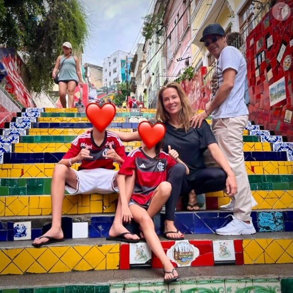 Et notamment une photo de leurs récentes vacances au Brésil avec leurs enfants Léon et Lila