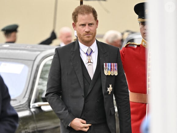 Charles III a en effet décidé d'expulser son fils, qui vient trop peu au Royaume-Uni pour y garder une maison. 
Le prince Harry, duc de Sussex - Les invités arrivent à la cérémonie de couronnement du roi d'Angleterre à l'abbaye de Westminster de Londres, Royaume Uni, le 6 mai 2023 