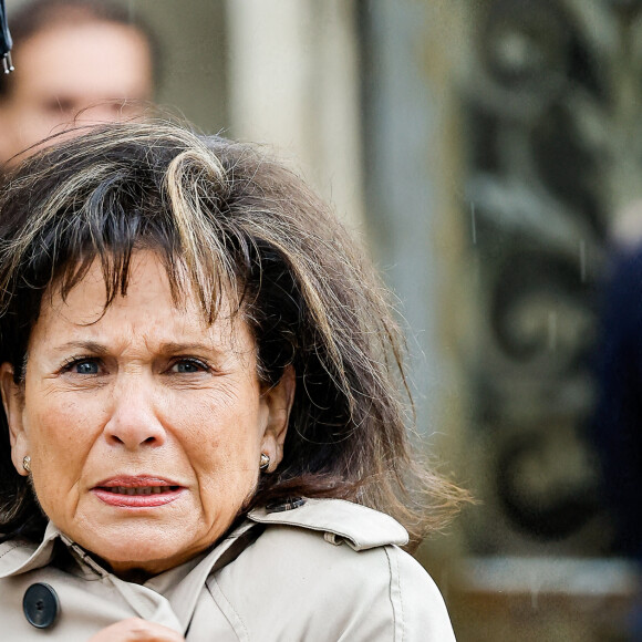 Anne Sinclair - Sorties des obsèques de l'avocat pénaliste, ancien ministre, grand officier de la Légion d'honneur, Georges Kiejman au cimetière du Montparnasse dans le 14ème arrondissement de Paris, France, le 12 mai 2023. © Cyril Moreau/Bestimage 