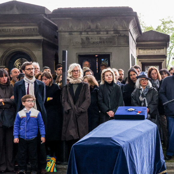 Isabelle Huppert - Obsèques de l'avocat pénaliste, ancien ministre, grand officier de la Légion d'honneur, Georges Kiejman au cimetière du Montparnasse dans le 14ème arrondissement de Paris, France, le 12 mai 2023. © Cyril Moreau/Bestimage 