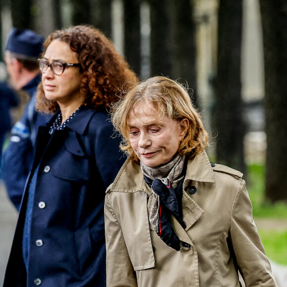 Isabelle Huppert - Obsèques de l'avocat pénaliste, ancien ministre, grand officier de la Légion d'honneur, Georges Kiejman au cimetière du Montparnasse dans le 14ème arrondissement de Paris, France, le 12 mai 2023. © Cyril Moreau/Bestimage 