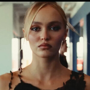 Enfant de stars, Lily Rose Depp a réussi à briller dans tout ce qu'elle a entrepris. 
Lily-Rose Depp et Abel "The Weeknd" Tesfaye sont amoureux dans la nouvelle bande-annonce de The Idol