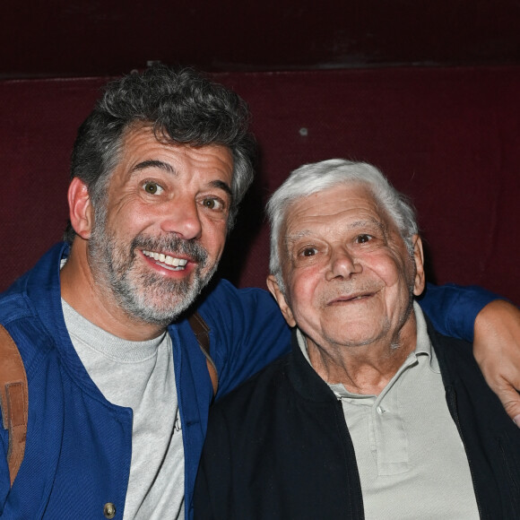 Il souhaite désormais prendre plus de temps pour lui mais aussi pour son papa Raymond
Stéphane Plaza avec son père Raymond - Générale du spectacle de "Larsène" au théâtre de la Gaîté-Montparnasse à Paris le 3 avril 2023. © Coadic Guirec/Bestimage