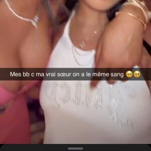 La jeune femme lui ressemble beaucoup
Maeva Ghennam présente sa demi-soeur sur Snapchat, le 15 mai 2023