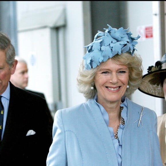 Le prince de Galles avait alors un avis très vieux jeu sur les femmes.
Charles III et Camilla.