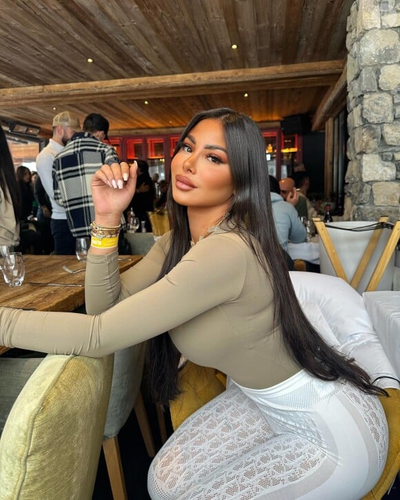 Maeva Ghennam prend la pose sur Instagram