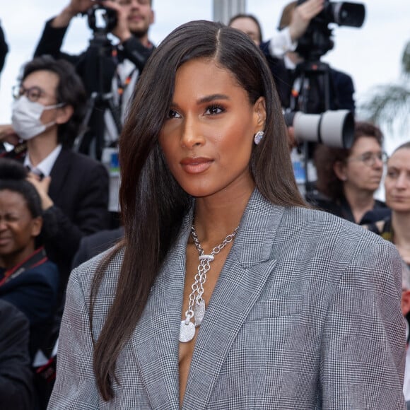 Cindy Bruna - Montée des marches du film " Jeanne du Barry " pour la cérémonie d'ouverture du 76ème Festival International du Film de Cannes, au Palais des Festivals à Cannes. Le 16 mai 2023 © Olivier Borde / Bestimage 