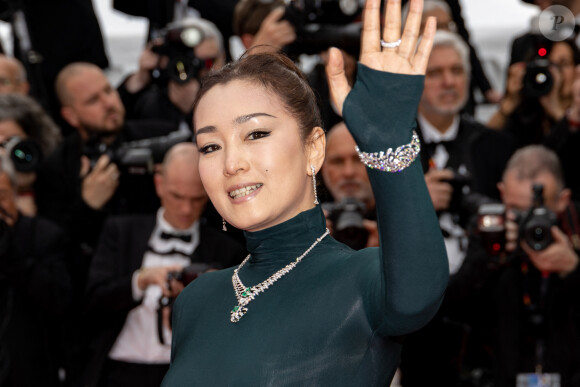 Gong Li - Montée des marches du film " Jeanne du Barry " pour la cérémonie d'ouverture du 76ème Festival International du Film de Cannes, au Palais des Festivals à Cannes. Le 16 mai 2023 © Jacovides-Moreau / Bestimage 