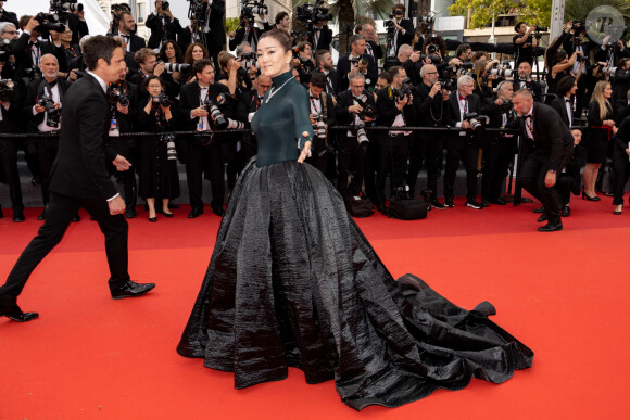 Gong Li - Montée des marches du film " Jeanne du Barry " pour la cérémonie d'ouverture du 76ème Festival International du Film de Cannes, au Palais des Festivals à Cannes. Le 16 mai 2023 © Jacovides-Moreau / Bestimage 