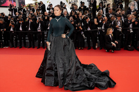 Gong Li - Montée des marches du film " Jeanne du Barry " pour la cérémonie d'ouverture du 76ème Festival International du Film de Cannes, au Palais des Festivals à Cannes. Le 16 mai 2023 © Jacovides-Moreau / Bestimage 