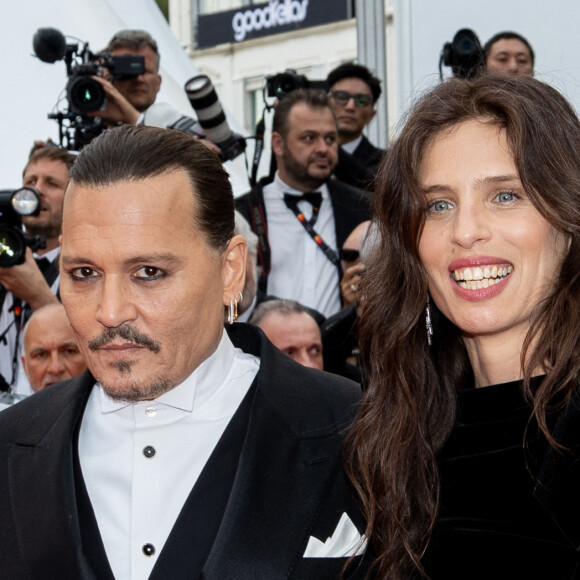 Johnny Depp, Maïwenn Le Besco - Montée des marches du film " Jeanne du Barry " pour la cérémonie d'ouverture du 76ème Festival International du Film de Cannes, au Palais des Festivals à Cannes. Le 16 mai 2023 © Jacovides-Moreau / Bestimage 