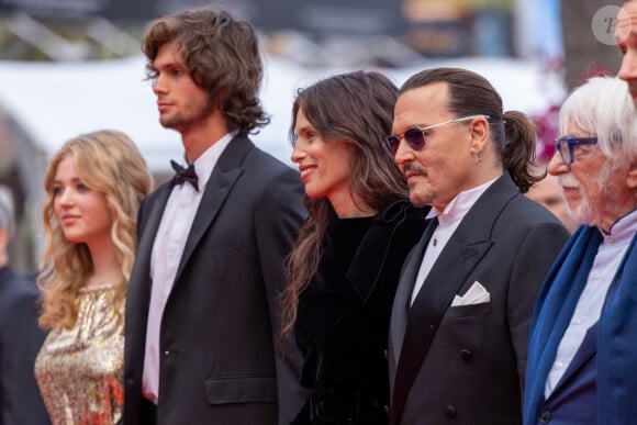 Pauline Pollmann, Diego Le Fur, Maïwenn Le Besco, Johnny Depp, Pierre Richard - Montée des marches du film " Jeanne du Barry " pour la cérémonie d'ouverture du 76ème Festival International du Film de Cannes, au Palais des Festivals à Cannes. Le 16 mai 2023 © Olivier Borde / Bestimage 