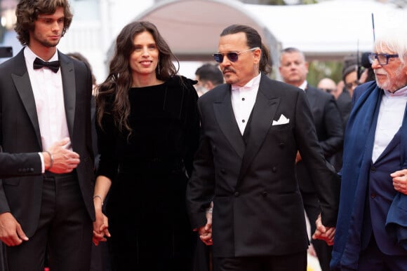 Diego Le Fur, Maïwenn Le Besco, Johnny Depp, Pierre Richard - Montée des marches du film " Jeanne du Barry " pour la cérémonie d'ouverture du 76ème Festival International du Film de Cannes, au Palais des Festivals à Cannes. Le 16 mai 2023 © Olivier Borde / Bestimage 